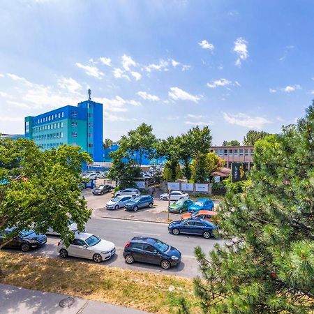 Apartment 20 Minutes From City Center W Netflix, Coffee Or Tea & Parking Bratislava Exterior foto